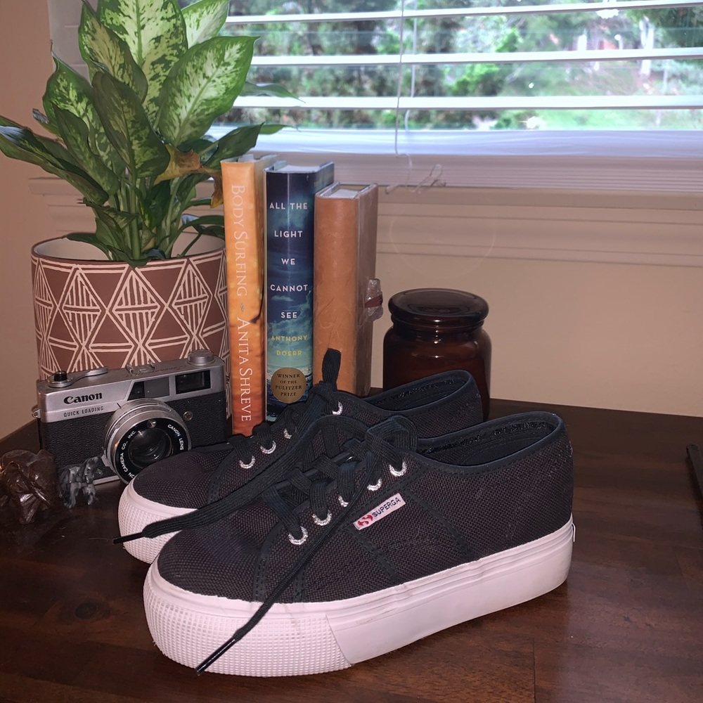 Black supergas
